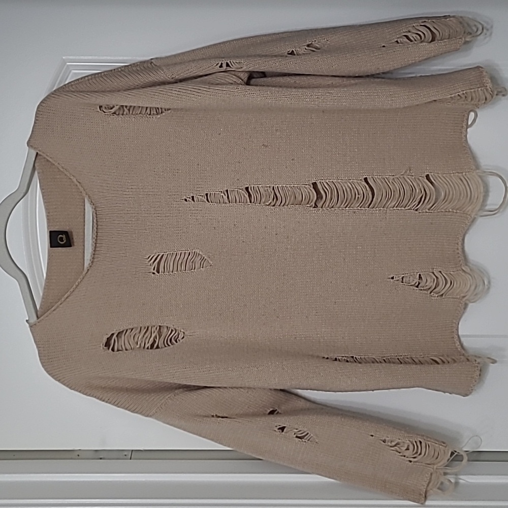 Q tan casual frayed M/L sweater